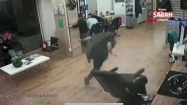 Güngören'de kuaförde tıraş olan kişilere silahlı saldırı kamerada | Video