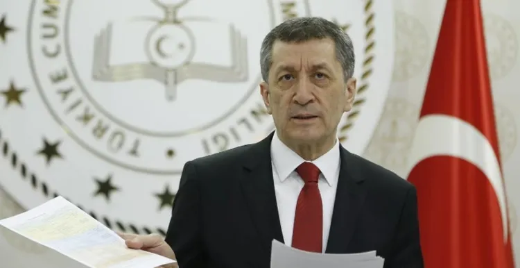 son-dakika-milli-egitim-bakani-ziya-selcuk-sorulari-tek-tek-yanitladi-yeni-uygulama-devreye-giriyor-1620473369708.jpg Yeni ortaöğretim tasarımında HEY saatleri uygulanacak. Hayalinize, spor-sanat etkinliklerinize ve hayatın kendisine daha fazla vakit ayırabilin diye.