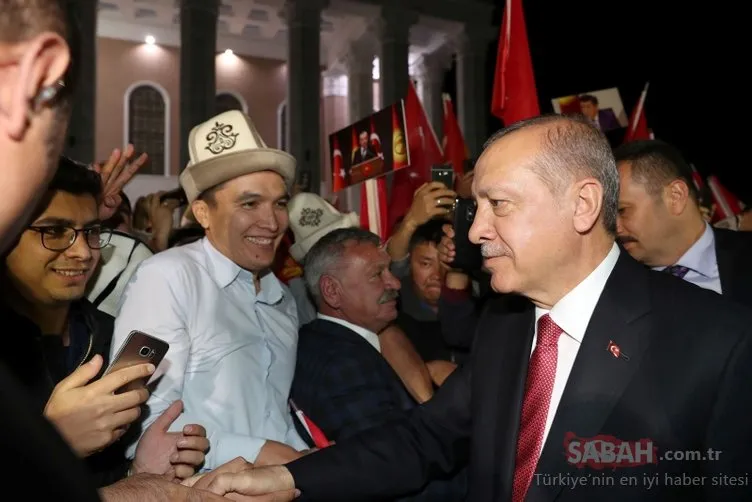 Bişkek sokaklarında Başkan Erdoğan'a sevgi seli