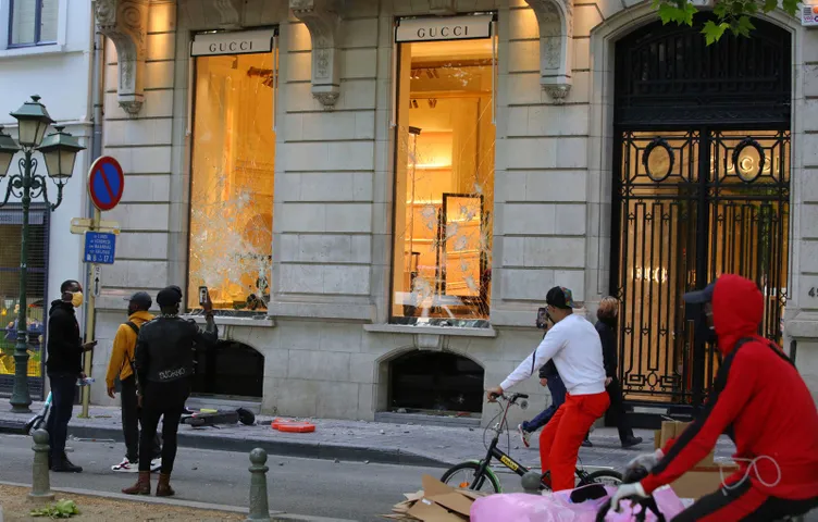 Brüksel'deki ırkçılık karşıtı gösterinin ardından lüks mağazalar yağmalandı