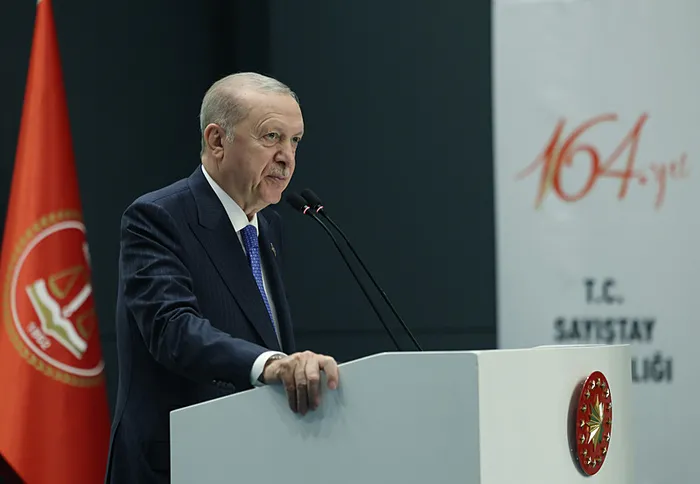 son-dakika-baskan-erdogandan-onemli-aciklamalar-kamu-malinin-israfina-goz-yummuyoruz-1780408330509.jpg Son Dakika | Başkan Erdoğan'dan önemli açıklamalar: Kamu malının israfına göz yummuyoruz