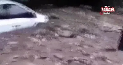 Sel nedeniyle araçlar çamura gömüldü | Video