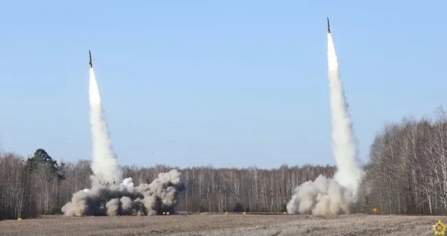 Ukrayna sınırında yeni gerilim! Rusya-Belarus tatbikatında balistik füzeler ateşlendi!