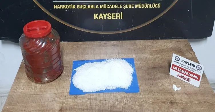 Kayseri’de salça bidonu içinde uyuşturucu ticareti: 3 kişi gözaltına alındı