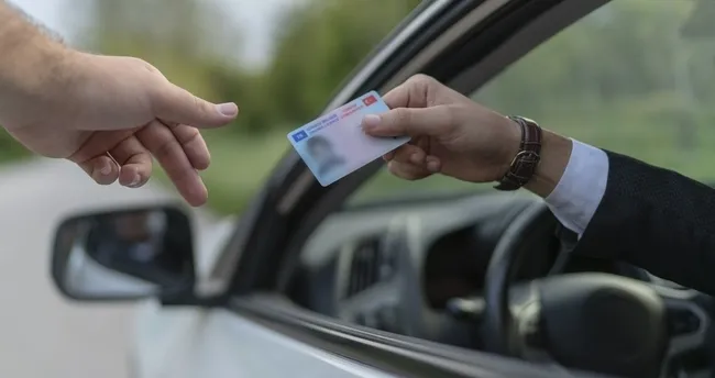 EHLİYET YENİLEME SON GÜN GELİYOR! Eski Tip Sürücü Belgesi yenileme ücreti ne kadar, ehliyet nasıl yenilenir?