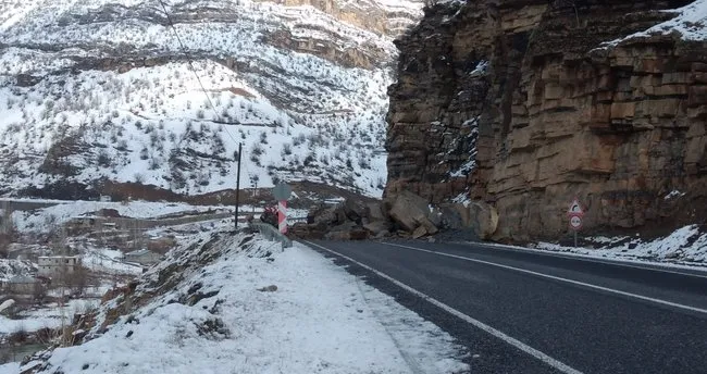 Hakkari Cukurca Kara Yoluna Kaya Dustu Son Dakika Haberler