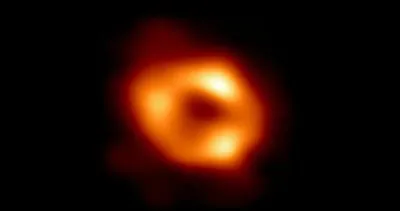 Son Dakika | Çığır açıcı keşif! Samanyolu Galaksisi’nin ortasında gizlenen kara delik görüntülendi; her şeyi içine çekiyor