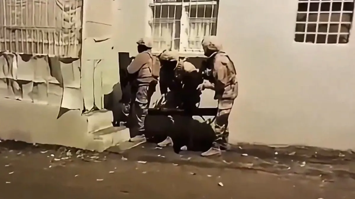 “NARKOKAPAN Diyarbakır ve Manisa” operasyonları: 445 şüpheli yakalandı “NARKOKAPAN Diyarbakır ve Manisa” operasyonları: 445 şüpheli yakalandı