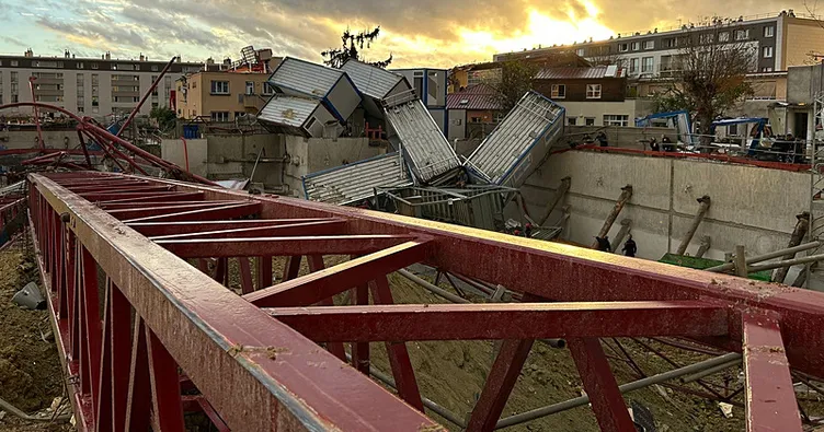 Fransa’yı hortum vurdu: Vinçler peş peşe devrildi, ağaçlar kökünden söküldü