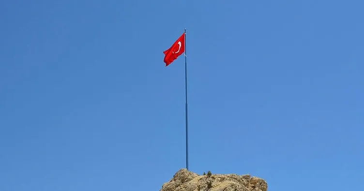 Son Dakika: Gabanlar mevkisine Türk bayrağı dikildi