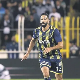 Adil Rami 1 ay yok