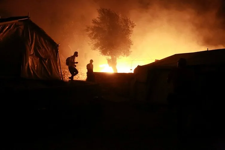 Son dakika: Yunanistan’da korkunç görüntüler! Mülteci kampı kül oldu, Yangından kaçmak isteyenlere engel...