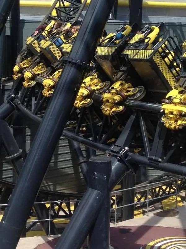 Roler coaster eğlencesi faciayla bitti