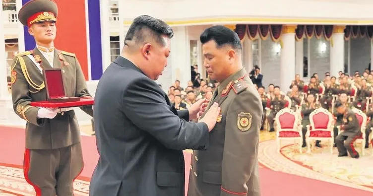 Rusya’da savaşan Koreli askerlere nişan