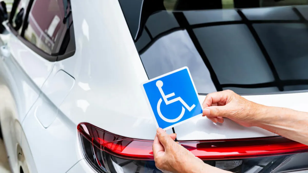 ÖTV’siz araç düzenlemesi Resmi Gazete’de! Engelliye ÖTV’siz araç şartları neler, hangi modeller geçerli?
