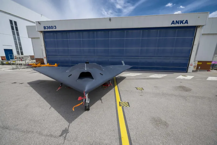Görünmez uçak ANKA-3 ilk kez piste çıktı! Heyecanlandıran görüntüler: İşte yerli ve milli silahları