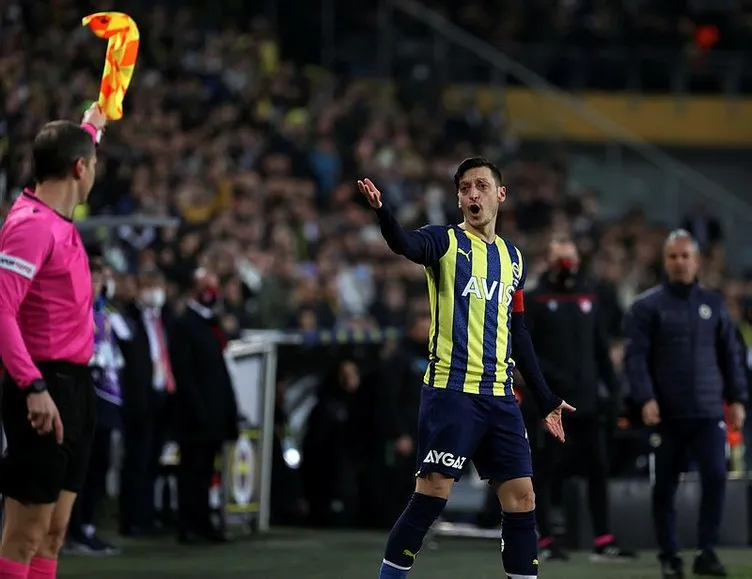 Son dakika haberleri: Fenerbahçe’de Mesut Özil için karar verildi! Kriz giderek tırmanıyor...