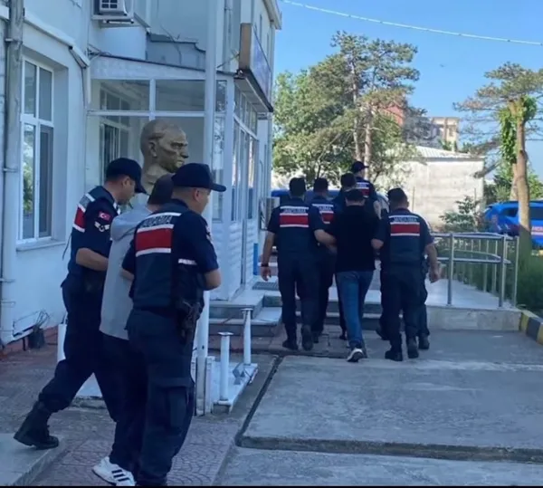 tekirdag-merkezli-4-ilde-safak-operasyonu-14-gozalti-1763568797040.jpg