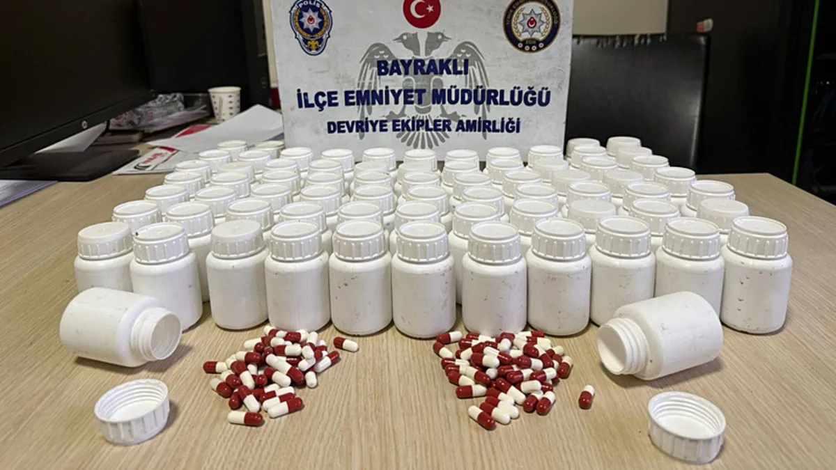 İzmir’de akılalmaz olay: Mezarlıkta poşet içerisinde binlerce uyuşturucu hap çıktı! İzmir’de akılalmaz olay: Mezarlıkta poşet içerisinde binlerce uyuşturucu hap çıktı!