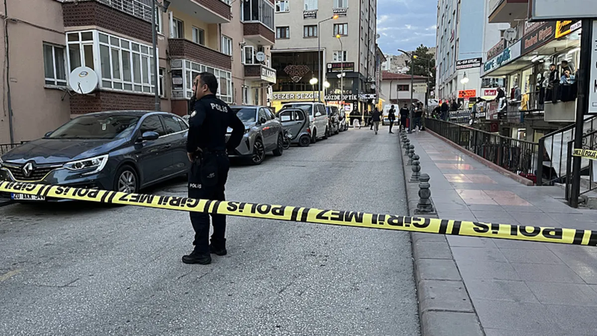 Çankırı’da husumetlilerin tartışması kanlı bitti! Sokak ortasında defalarca ateş etti Çankırı’da husumetlilerin tartışması kanlı bitti! Sokak ortasında defalarca ateş etti