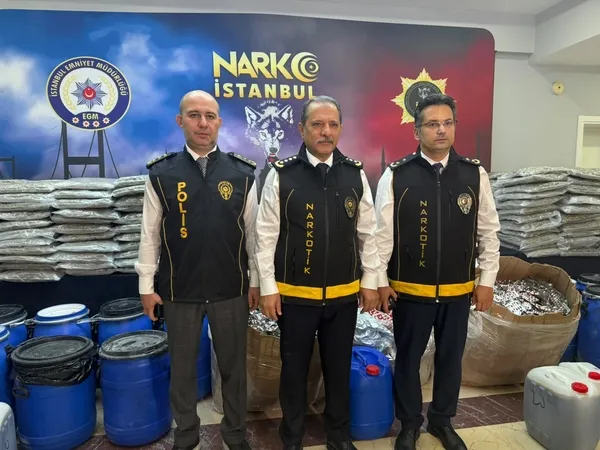 istanbul-emniyeti-narkotik-suclara-goz-actirmiyor-bir-ayda-15-ton-9-ayda-118-ton-zehir-ele-gecirildi-1789547684722.jpg