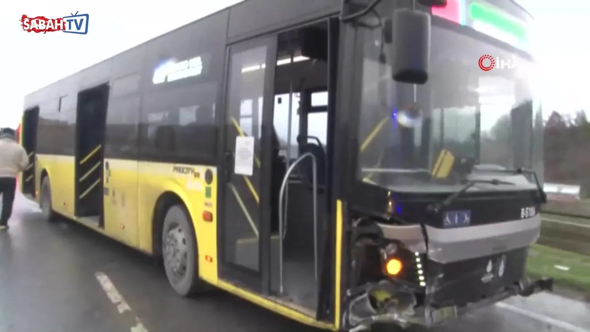 İstanbul’da İETT otobüsü bariyerlere çarptı | Video videosunu izle İstanbul’da İETT otobüsü bariyerlere çarptı | Video videosunu izle