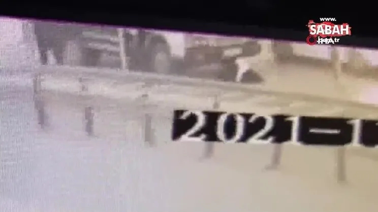 Kamyonet altında kalan küçük kız metrelerce böyle sürüklendi | Video