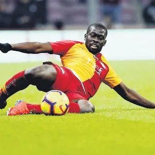 Akbaba çıkıyor, Ndiaye giriyor