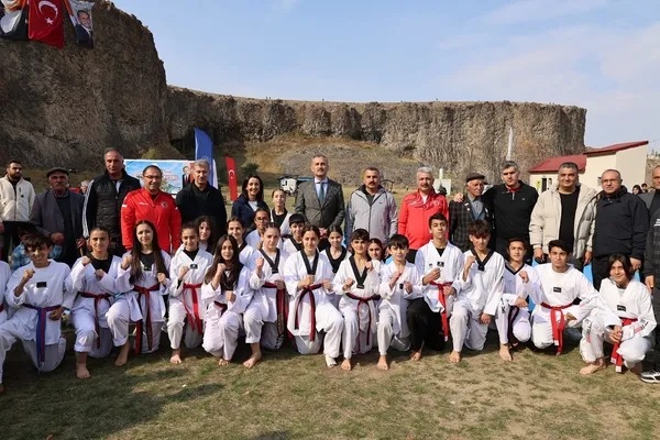 agrida-4-geleneksel-kanyon-yuruyusune-5-bin-kisi-katildi-1793116073851.jpg