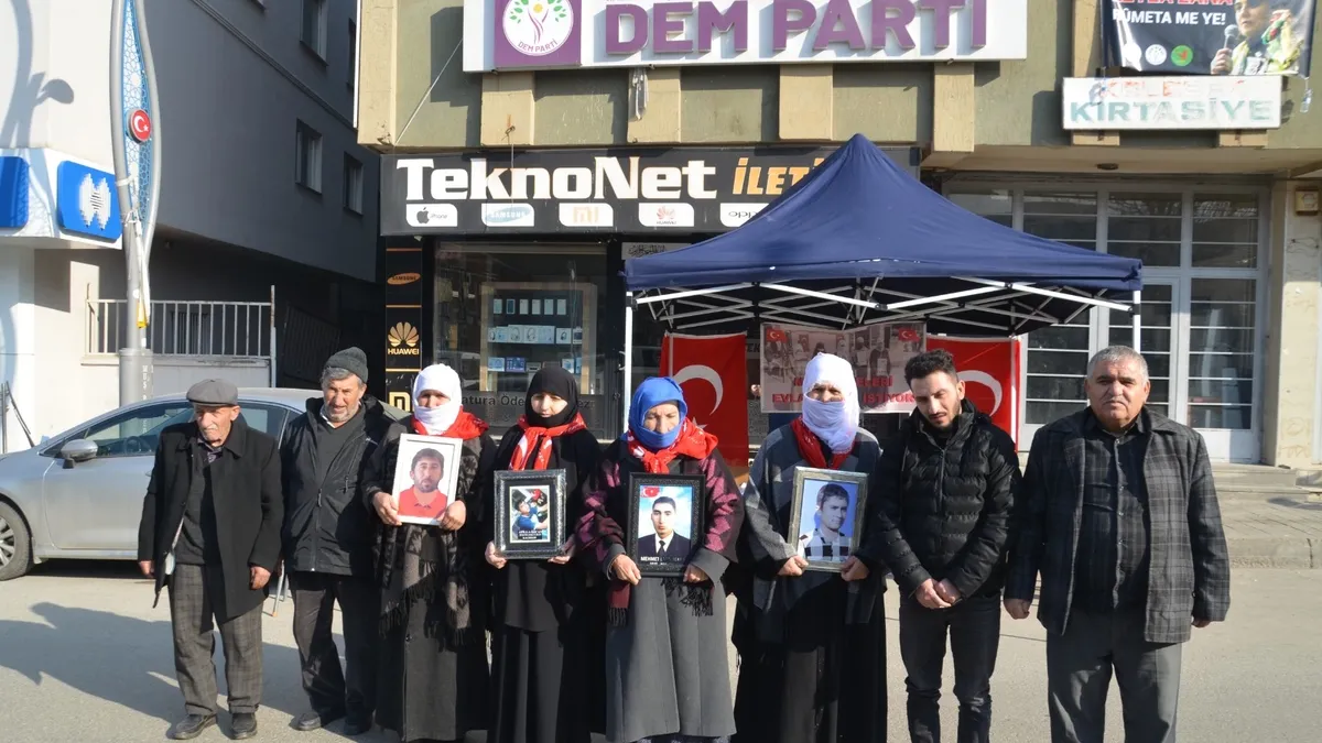 Muş'lu ailelerin evlat nöbeti sürüyor