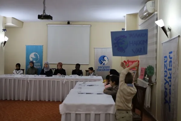 dunya-cocuk-haklari-gununde-cocuk-haklari-ihlalleri-konusuldu-1668972108556.jpeg