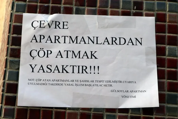 Ne yaptıysa olmadı... Evinin önüne çöp bırakan komşularına karşı nöbet tutuyor!