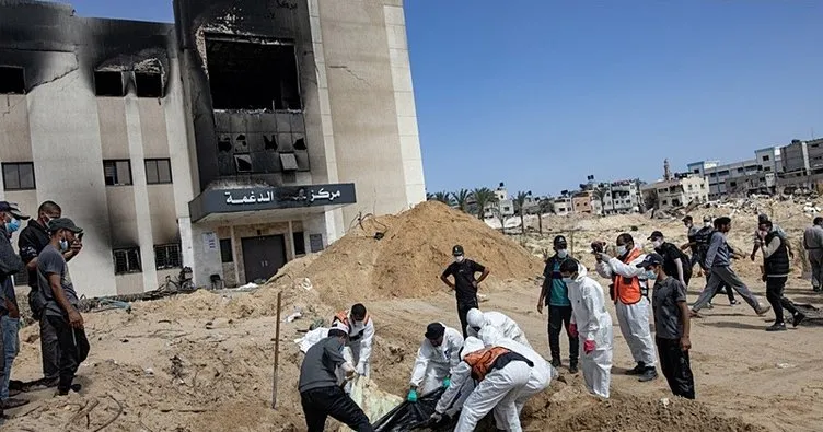 İsrail katliamında acı bilanço: Toplu mezarlardan ceset üzerine ceset çıkıyor!