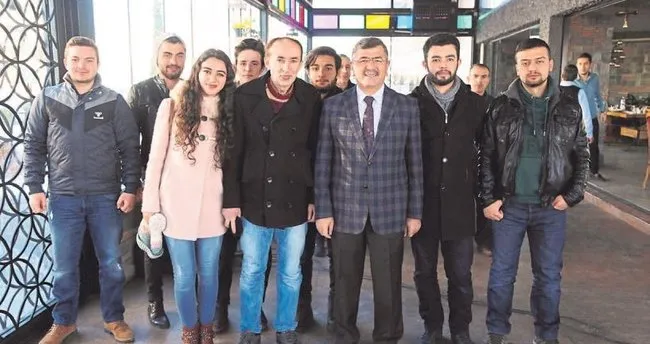 Akdoğan burs alan öğrencilerle buluştu