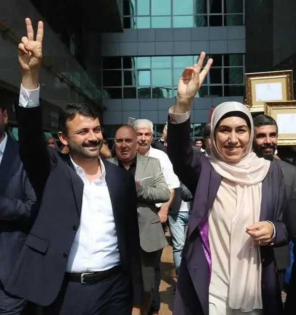 SON DAKİKA | Mersin’de Akdeniz İlçe Belediye Başkanı Hoşyar Sarıyıldız görevden uzaklaştırıldı