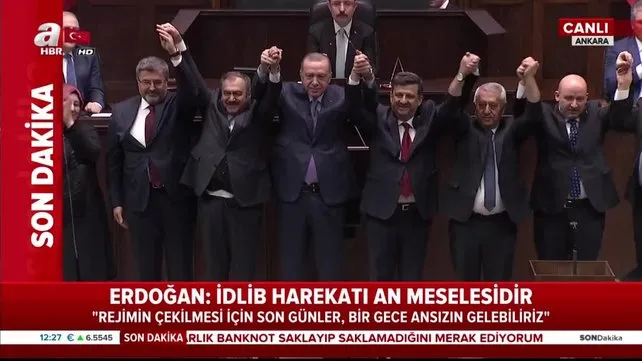 Cumhurbaşkanı Erdoğan, AK Parti'ye geçen belediye başkanlarına rozetlerini taktı | Video
