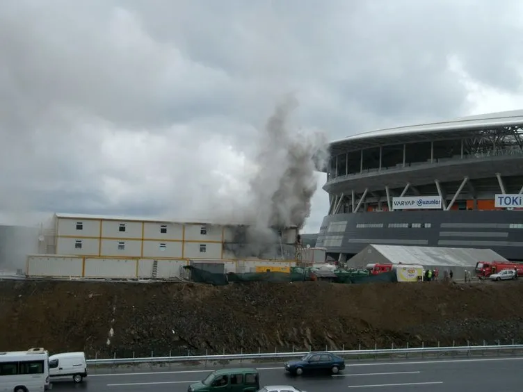 Türk Telekom Arena’da barakalar yandı