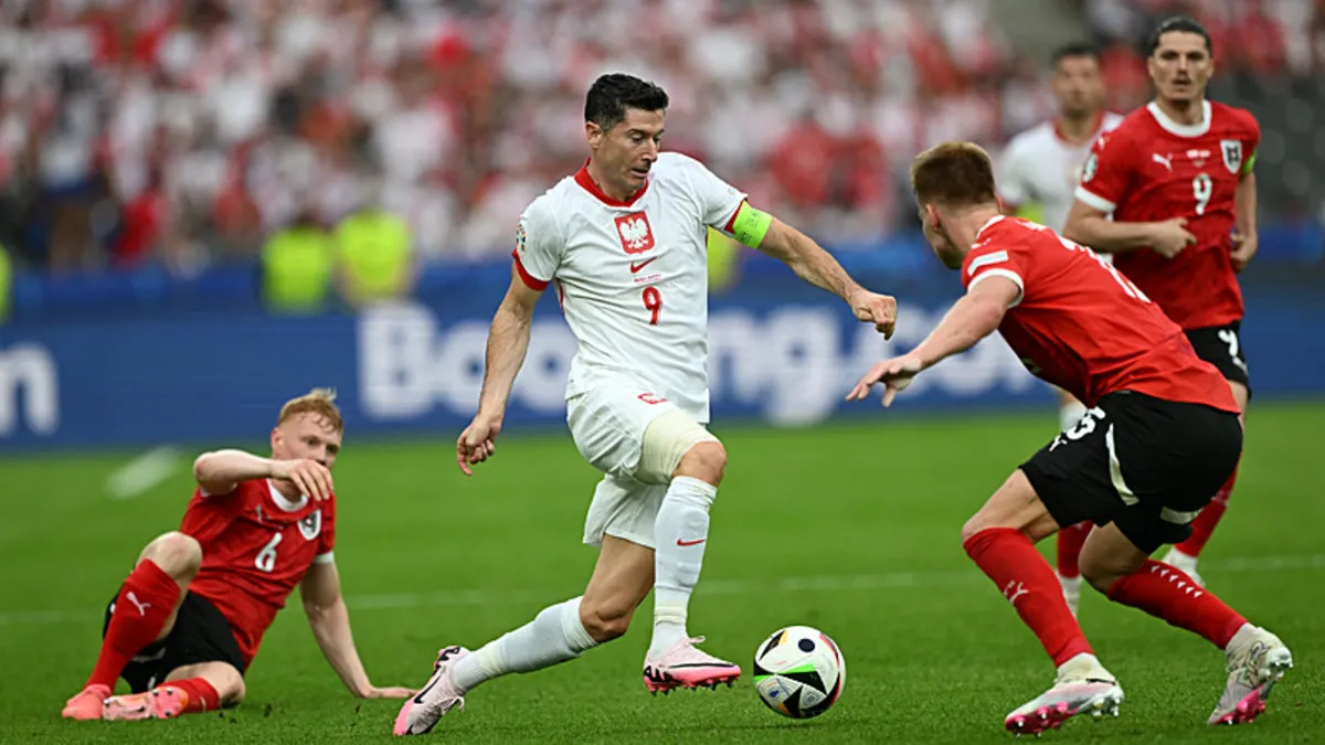 Halil Umut Meler'in yönettiği maçta Avusturya, Polonya'yı 3 golle yendi