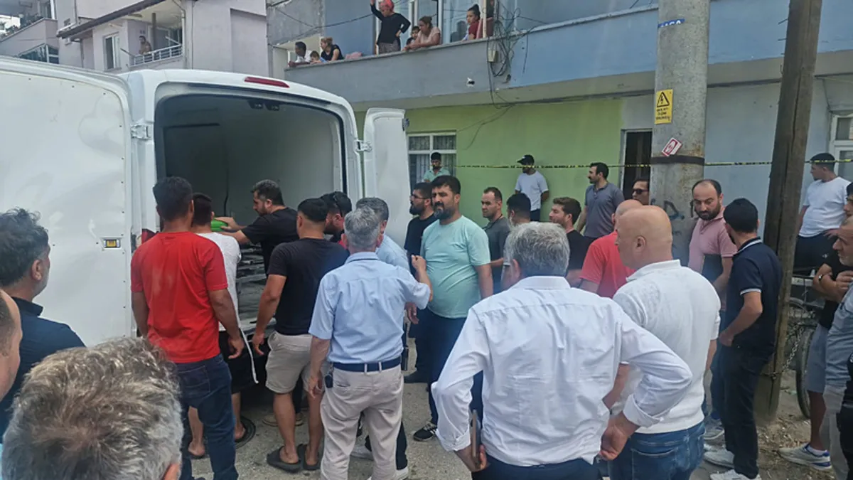 Arkadaşının elindeki tabanca ateş alınca olanlar oldu: 20 yaşındaki genç hayatını kaybetti! Arkadaşının elindeki tabanca ateş alınca olanlar oldu: 20 yaşındaki genç hayatını kaybetti!