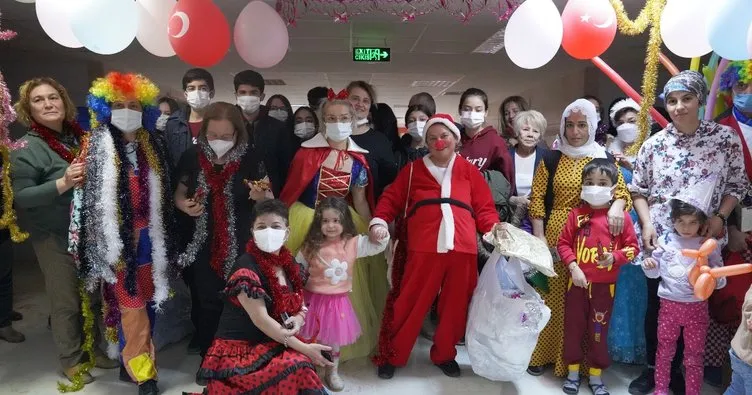 Hastanede çocuklara yeni yıl eğlencesi