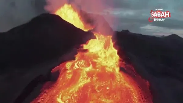 İzlanda’da patlayan yanardağı görüntüleyen drone, lavların içinde kayboldu | Video