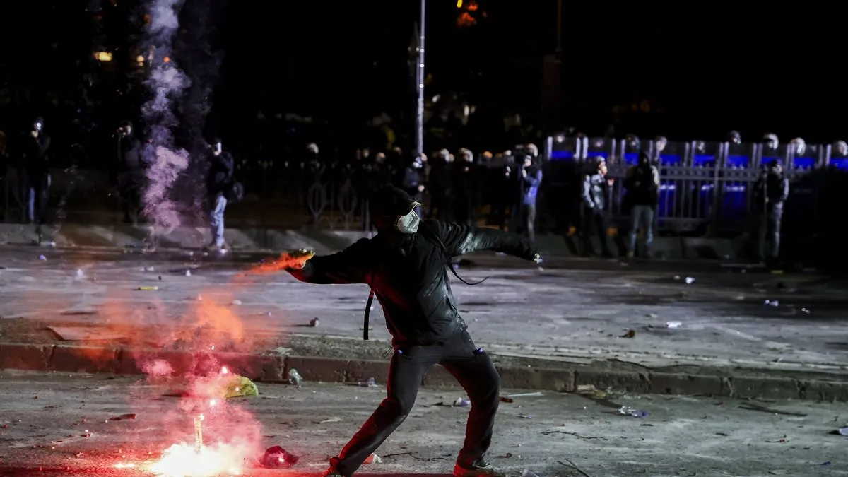 Sokak çağrısı ile provokasyon büyüyor... Maskeli saldırganların arkasında kim var?