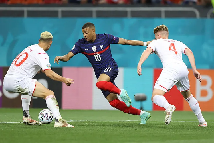 euro-2020de-fransa-isvicre-maci-basladi-canli-1624908309065.jpg