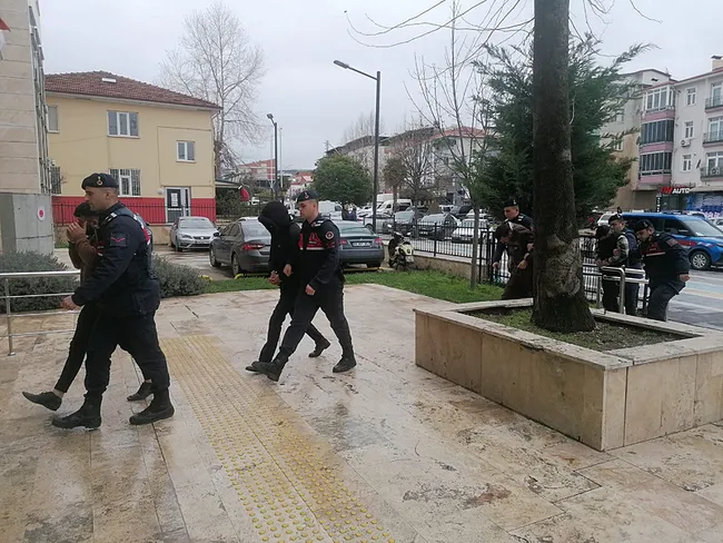 bag-evinden-hirsizlik-yapmislardi-6-kisi-yakalandi-1772120097763.jpeg