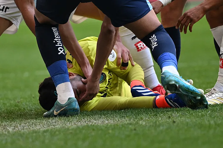 Son dakika haberi: İki futbolcu hastanelik oldu! İngiltere ve Süper Lig’de korku dolu anlar...