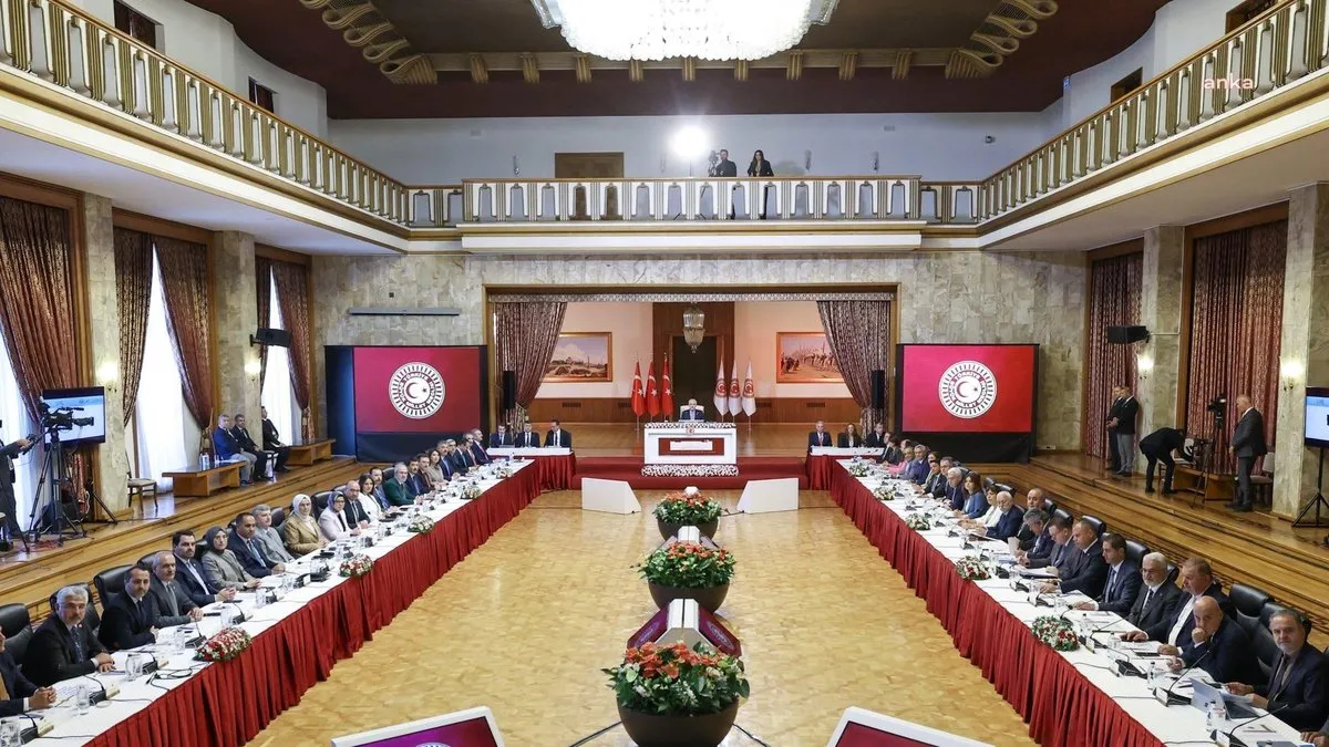 TBMM duyurdu: Millî Dayanışma, Kardeşlik ve Demokrasi Komisyonu’nun toplantısı ertelendi! TBMM duyurdu: Millî Dayanışma, Kardeşlik ve Demokrasi Komisyonu’nun toplantısı ertelendi!