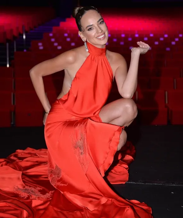 Bir zamanlar o da ünlü oyunculardanmış! Seda Bakan’ın kuzenini öğrenince çok şaşıracaksınız!