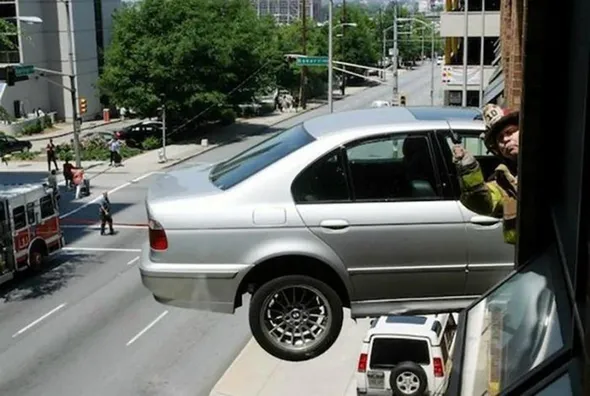 Film seti gibi! İşte birbirinden ilginç trafik kazaları
