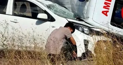 Kamyon hasta almaya giden ambulansa arkadan çarptı, ambulans da otomobilin üzerine devrildi #istanbul