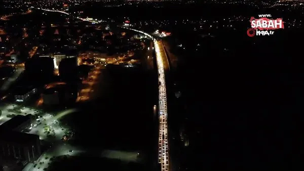 43 ilin geçiş güzergahında gece yarısı yoğunluk! Tatilcilerin dönüş yolcuğu sürüyor | Video
